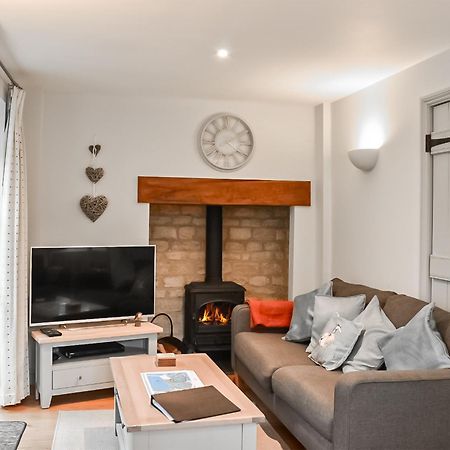 Riverview Somerford Keynes Exteriör bild